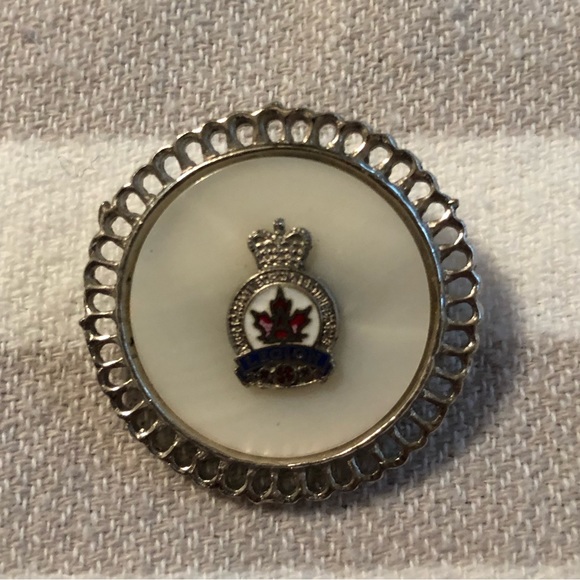 Vintage Royal Canadian Legion Pin - Picture 1 of 2